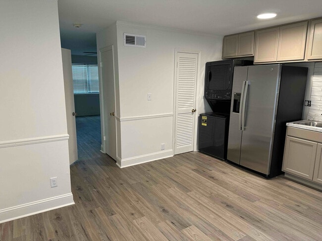 Photo - 2501 Redwood Ct Unit 4