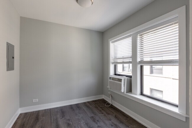 Photo - 705 W Brompton Ave Unit 3