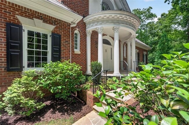 Photo - 140 Valley Rd NW