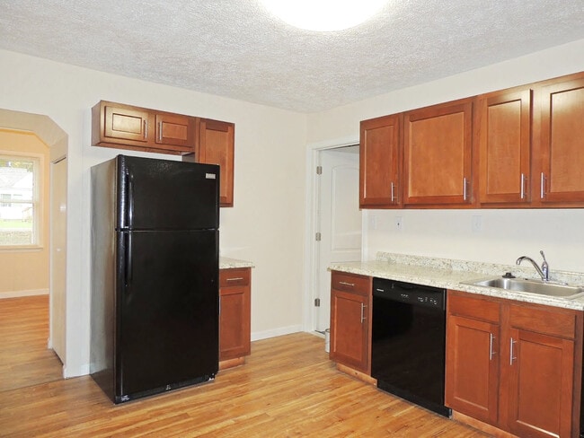 Photo - 3 Bed - 1.5 Bath Bungalow for Rent in Eastlake | Enchanting!