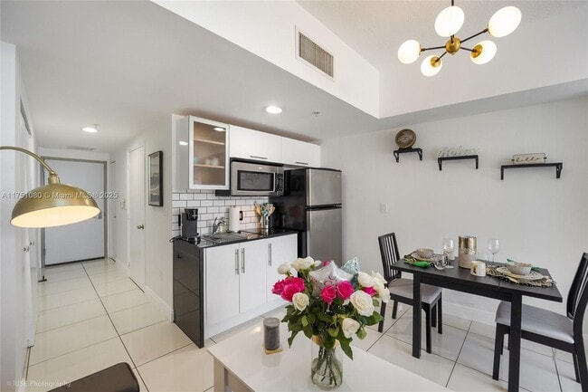 Building Photo - 1750 N Bayshore Dr Unit 1214-1214 Rental
