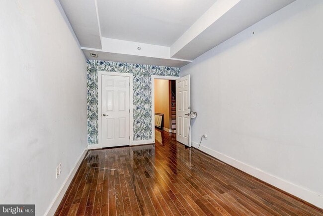 Photo - 1724 Fleet St
