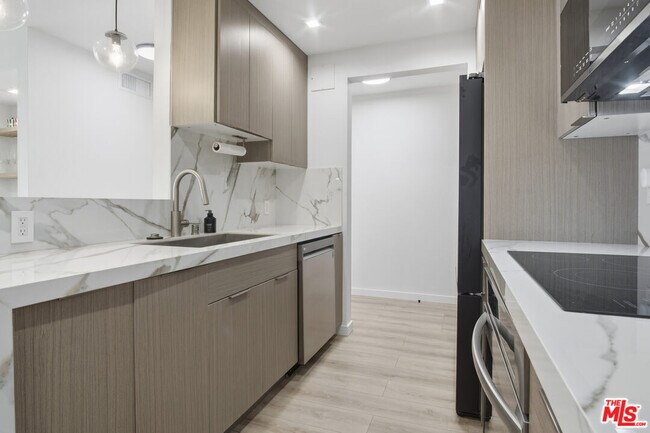 Photo - 911 Kings Rd Unidad 205