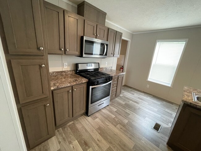 Building Photo - 233 Maple Rental