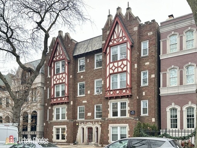 Building Photo - 2133 N Dayton St Unit J06W