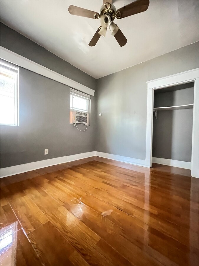 Photo - 6912 Avenue C
