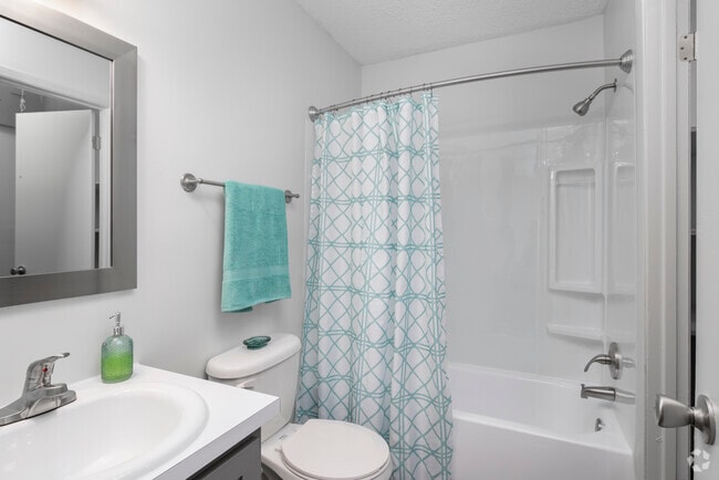 3BR, 2BA 1,067 SF