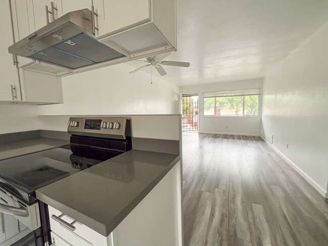 Building Photo - 621 Grand Fir Ave Unit 3