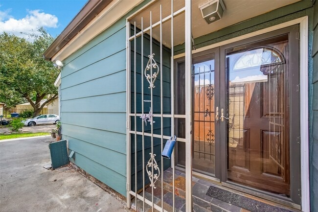 Photo - 11331 Oakcenter Dr