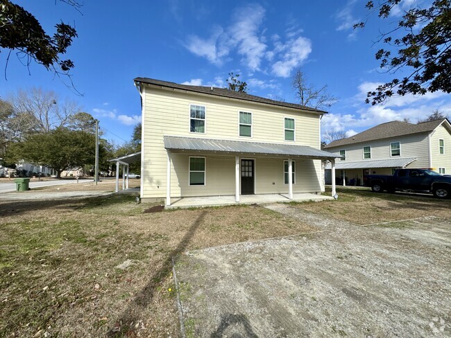 Building Photo - 713 Chestnut St Rental