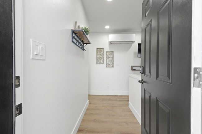 Photo - 718 Queenstown Ct