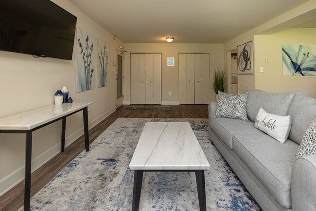 Living Room - Deer Park Apartments