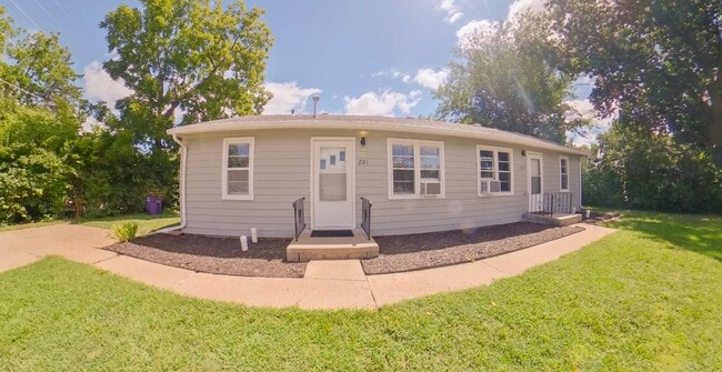 Photo - 3D Tour Available - Recently Remodeled + Fenced-in Yard + Washer & Dryer! Available September 3rd!