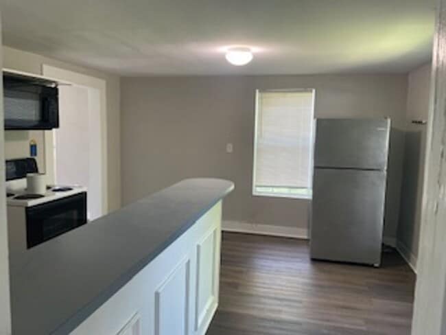 Photo - 2 Bed/2 Bath Garage Apartment