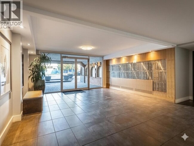 Photo - 774 Great Northern Wy Unité 409