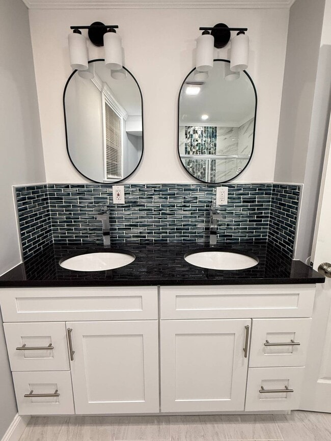 Photo - 85-52 116th St