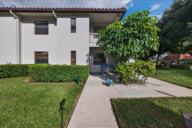 Building Photo - 9187 Norte Lago Unit 5i