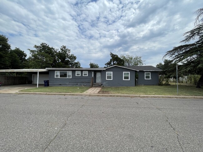 Building Photo - 4-Bedroom, 1.5 Bath Home in NW OKC