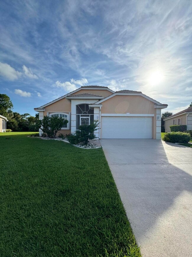 Photo - 822 NW Sorrento Ln