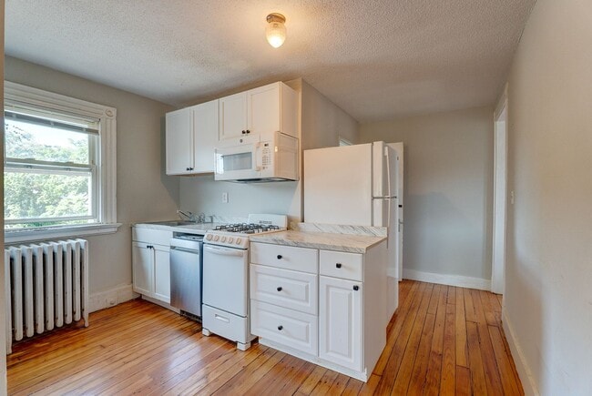 Building Photo - 65 Edgewood Ave Unit 3 Rental