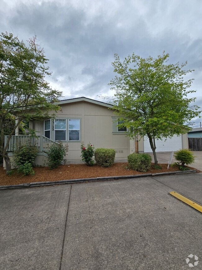 Building Photo - Pet Friendly 3bed : 2bath home w/ Garage &... Unit 33152-08