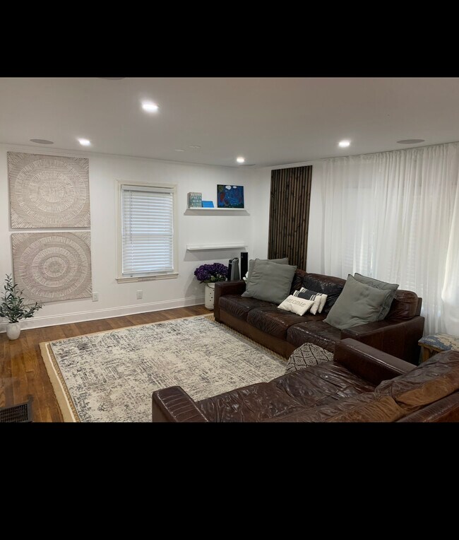 Photo - 2513 Henderson Rd