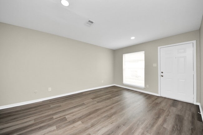 Photo - 1736 Crestdale Dr Unit 5