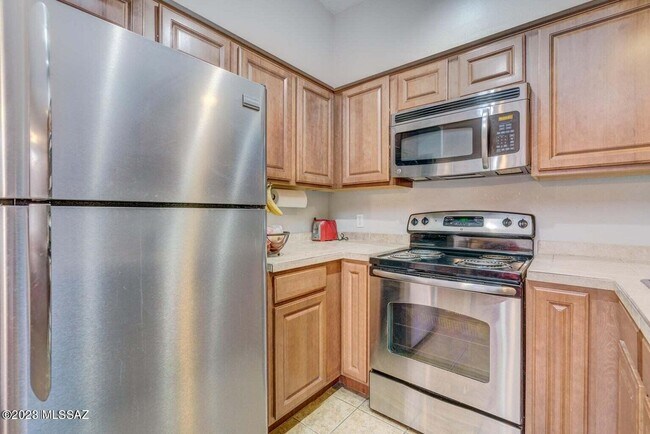 Photo - 1810 E Blacklidge Dr Unit 608