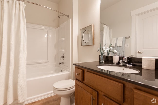 2BR, 2BA - 1,107 SF - Riverwalk