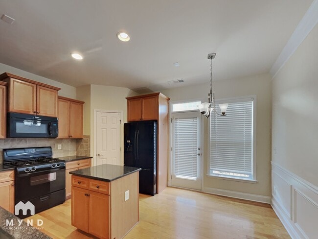 Photo - 213 16th St NW