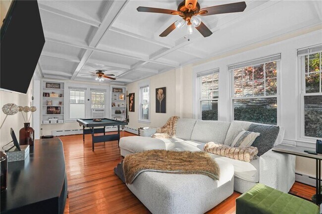 Photo - 10 Peckham Ave