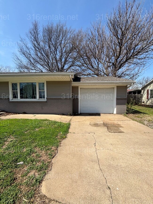 Photo - 3 bed 1 bath house available NOW!