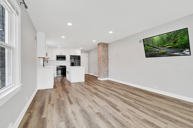 Photo - 1066 Poplar St Unit 1066 Poplar Street Lower