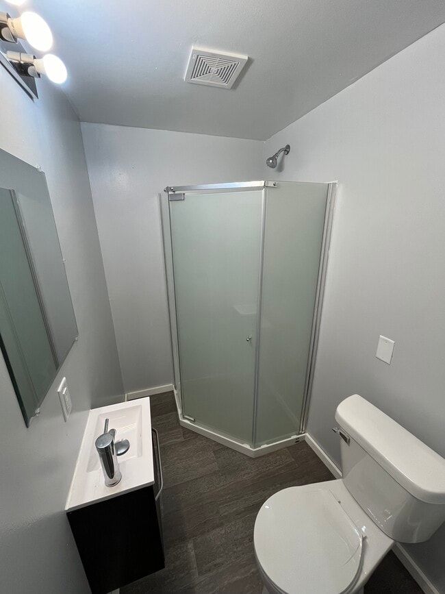 Photo - 619 N Mill St Unidad 619