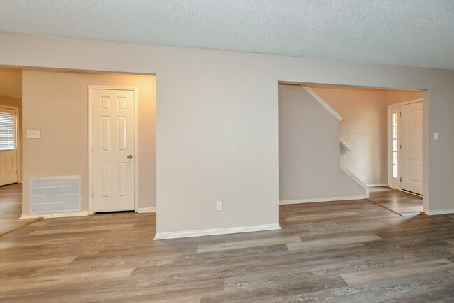 Photo - 208 Chamblin Dr