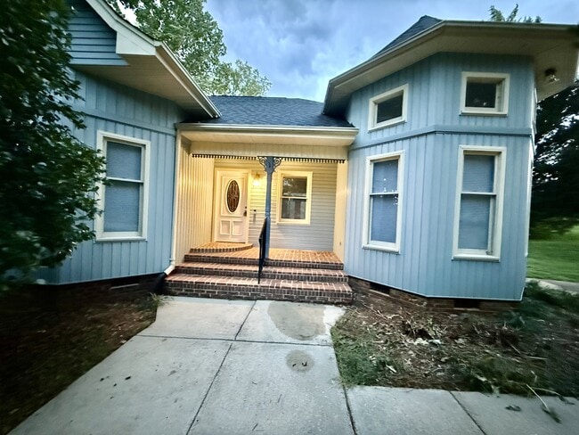 Photo - 140 White Oak Cir