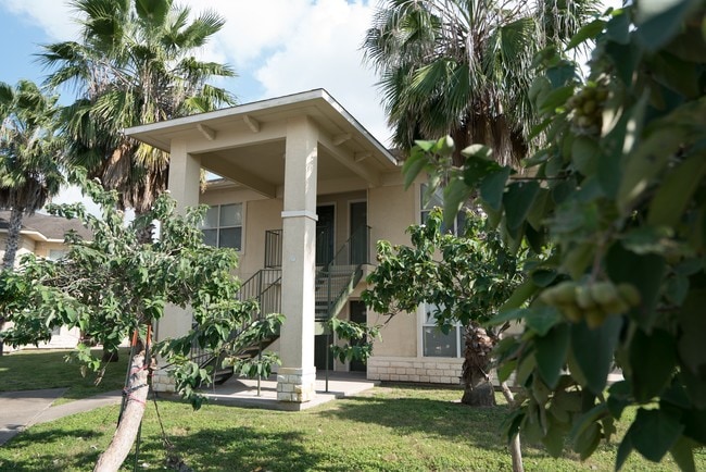 Amistad Apartments