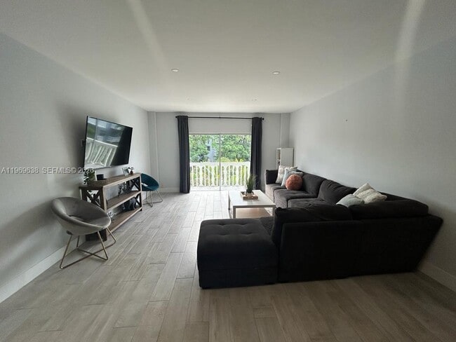 Photo - 3501 Jackson St Unidad 309