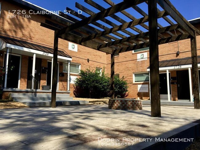 Gated 2BD APTS: RENOVATED - Courtyard w/ F... - Gated 2BD APTS: RENOVATED - Courtyard w/ F... Unit D