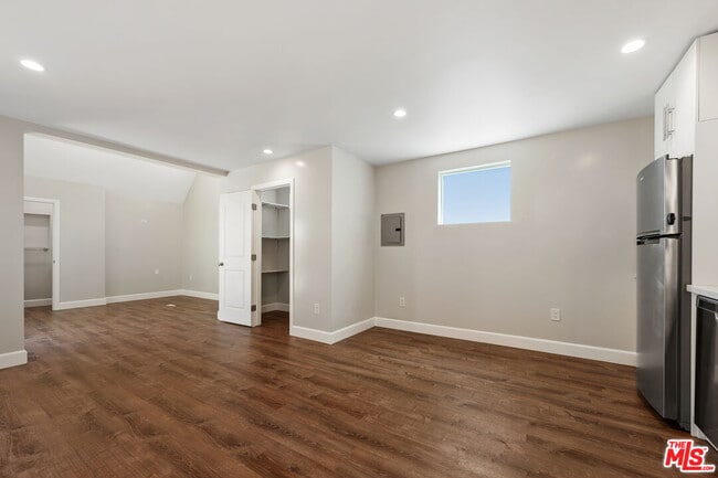 Photo - 2325 Selby Ave