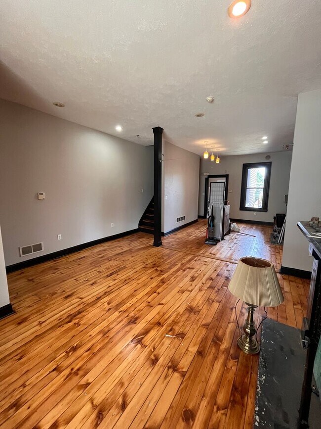Photo - Large Home in ShadySide, Newly Rennovated!