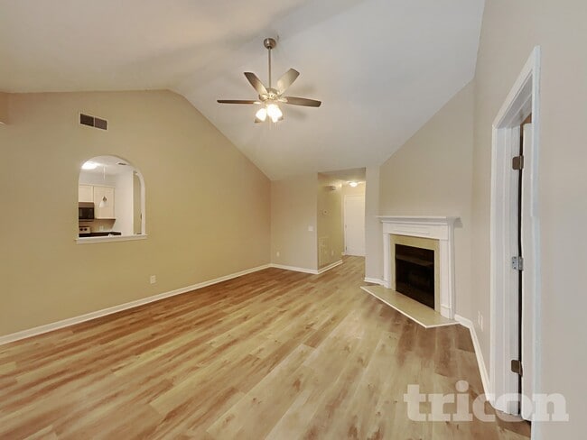 Photo - 1029 Chesire Way