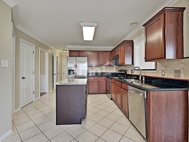 Photo - 6013 Gallant Ln