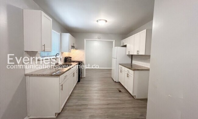 Photo - 3227 Hobart Dr NW