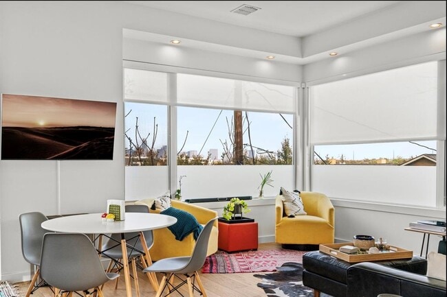 Photo - 1608 Ravey St