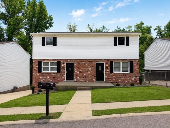 Building Photo - 124 Karen Way Unit A