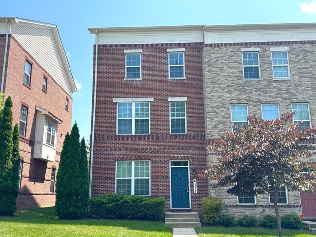 Beautiful 3 BR/3 BA EOG Townhome in Capito... - Beautiful 3 BR/3 BA EOG Townhome in Capito...