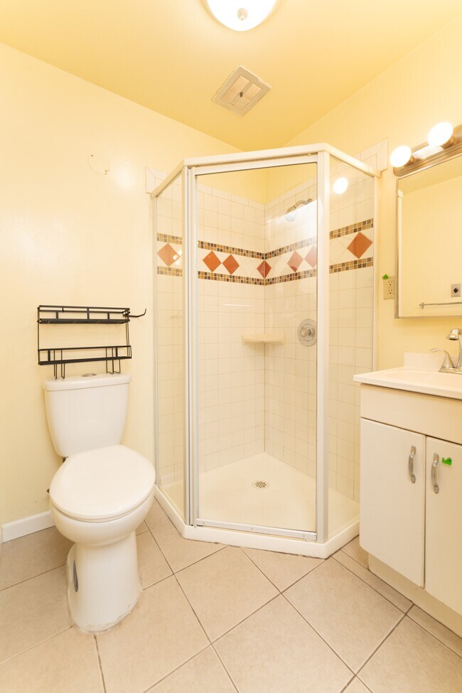 Photo - 804 NE 123rd St