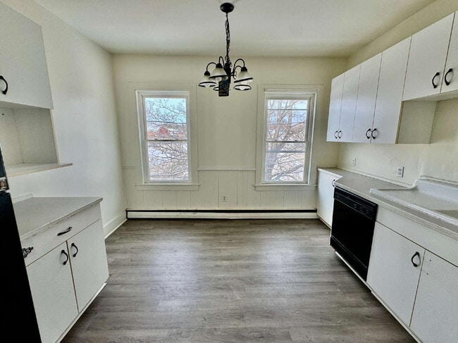 Photo - Bright Three Bedroom Apartment with Architectural Charm!