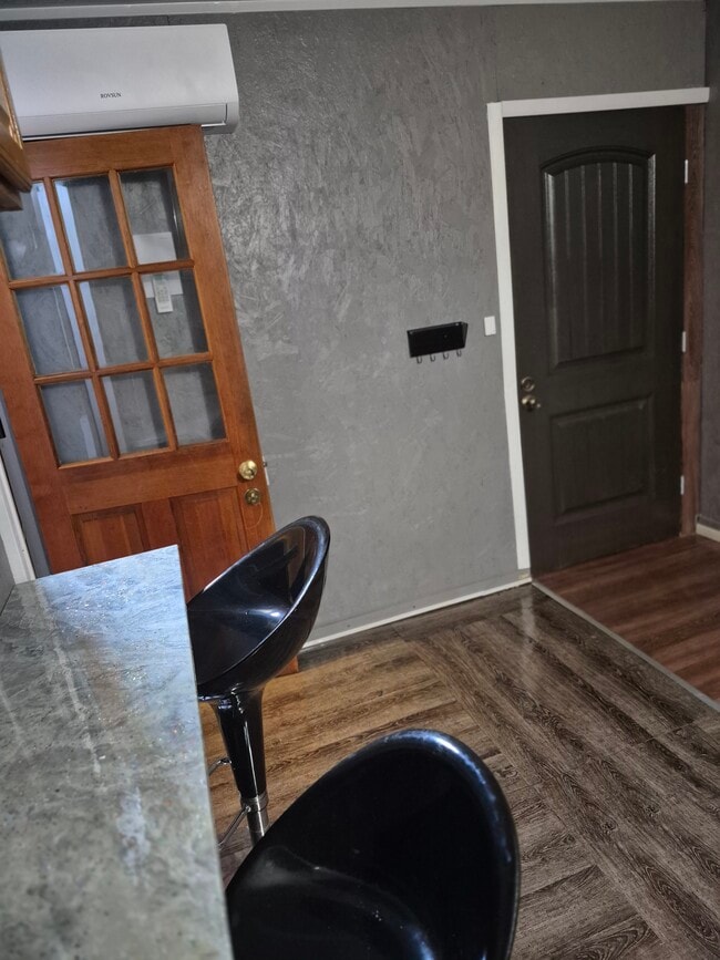 Photo - 116 N Gladstone Ave